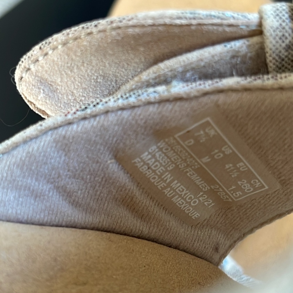 Clarks Women's Laurieann Rae Flat Sandal - Picture 9 of 11